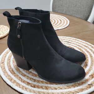 NUTURE “Noland ”Ankle Boots Booties Black Nubuck/Suede Size7.5